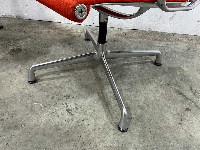 Vitra - eames ea108 - stoel (2x) - afbeelding 3 van  13