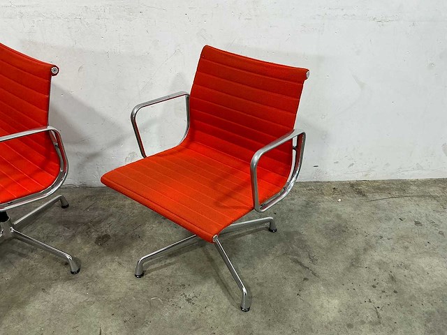 Vitra - eames ea108 - stoel (2x) - afbeelding 7 van  13