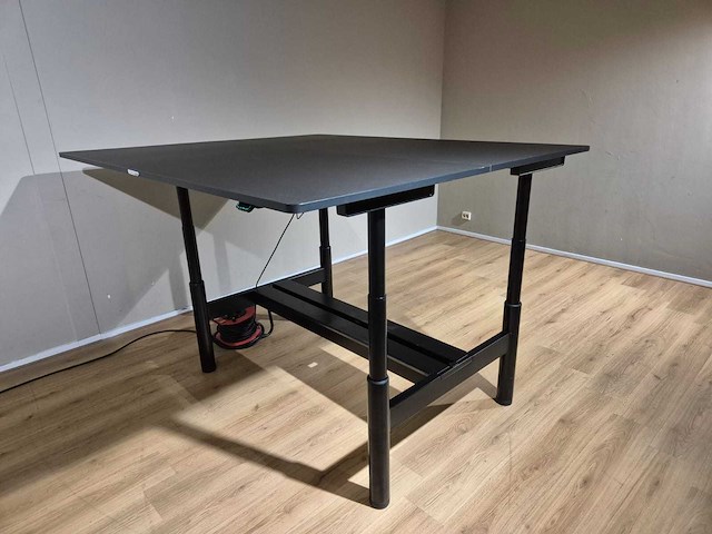 Vitra - tyde - showroommodel - elektrisch verstelbaar bureau - desk - afbeelding 2 van  13