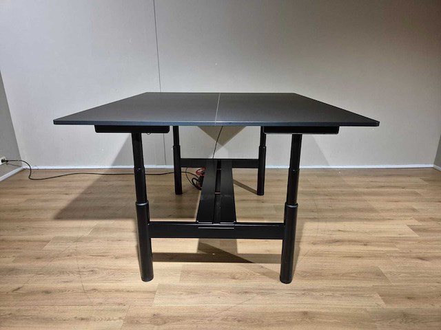 Vitra - tyde - showroommodel - elektrisch verstelbaar bureau - desk - afbeelding 4 van  13