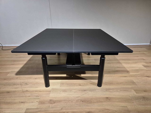 Vitra - tyde - showroommodel - elektrisch verstelbaar bureau - desk - afbeelding 1 van  13