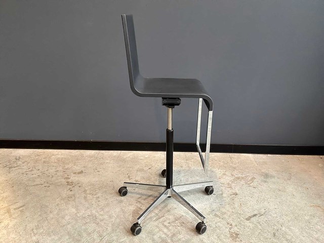 Vitra .03 baliestoel - afbeelding 2 van  6