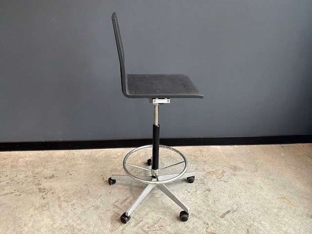 Vitra .03 baliestoel - afbeelding 2 van  5