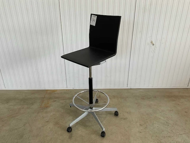 Vitra .04 barkruk - afbeelding 1 van  4