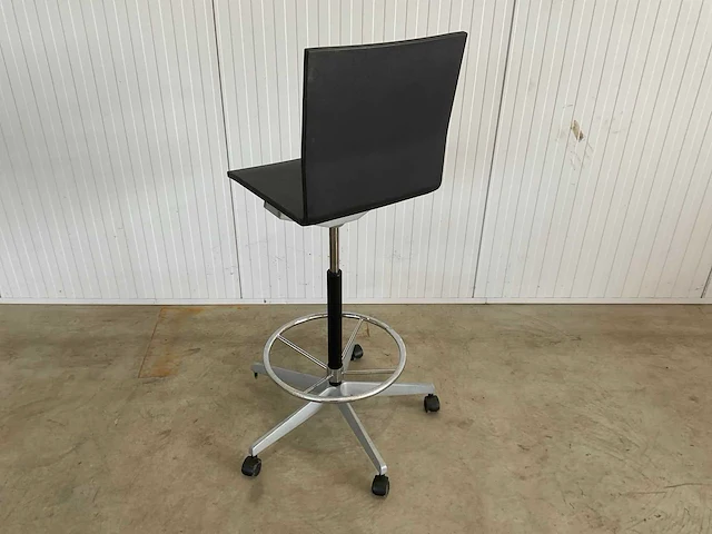 Vitra .04 barkruk - afbeelding 2 van  4
