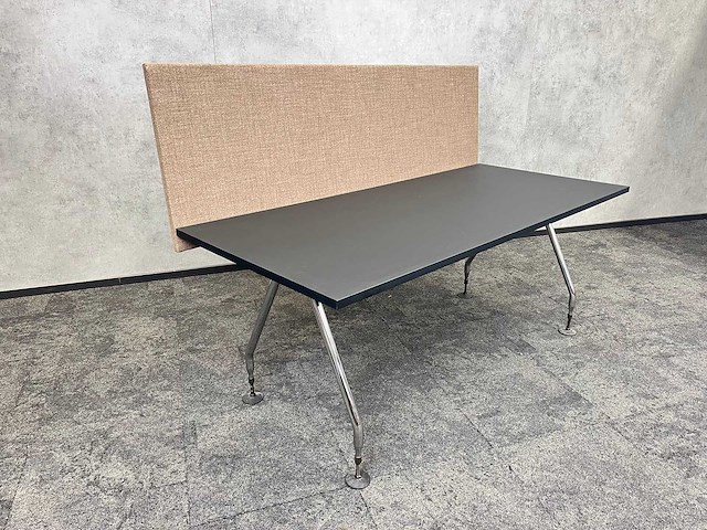 Vitra ad hoc - design bureau 180x80 - fenix - refurbished - afbeelding 1 van  9