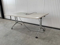Vitra adhok vergadertafel