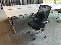 Vitra, ahrend bureau’s met bureaustoelen en kast - afbeelding 5 van  11