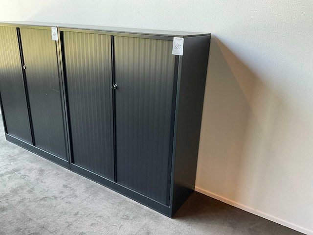 Vitra, ahrend bureau’s met bureaustoelen en kast - afbeelding 8 van  11