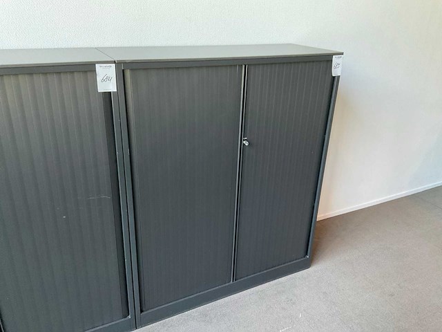 Vitra, ahrend bureau’s met bureaustoelen en kast - afbeelding 9 van  11