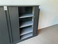 Vitra, ahrend bureau’s met bureaustoelen en kast - afbeelding 10 van  11
