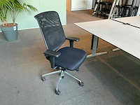 Vitra, ahrend bureau’s met bureaustoelen en kast - afbeelding 11 van  11