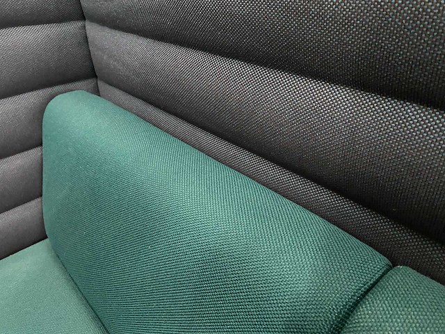 Vitra alcove cabin - design werkplek met tv - afbeelding 32 van  38