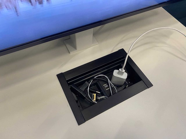 Vitra alcove cabin - design werkplek met tv - afbeelding 20 van  38