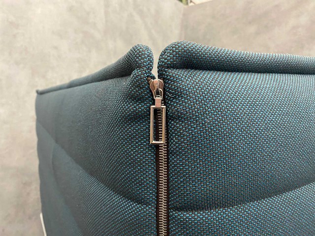 Vitra alcove cabin - design werkplek met tv - afbeelding 33 van  38