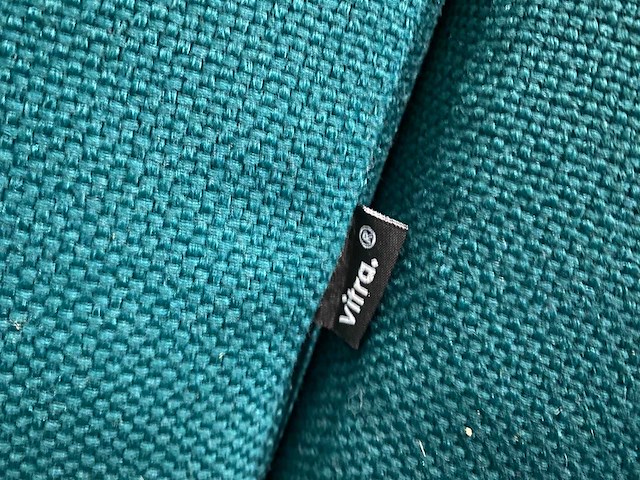 Vitra alcove cabin - design werkplek met tv - afbeelding 35 van  38