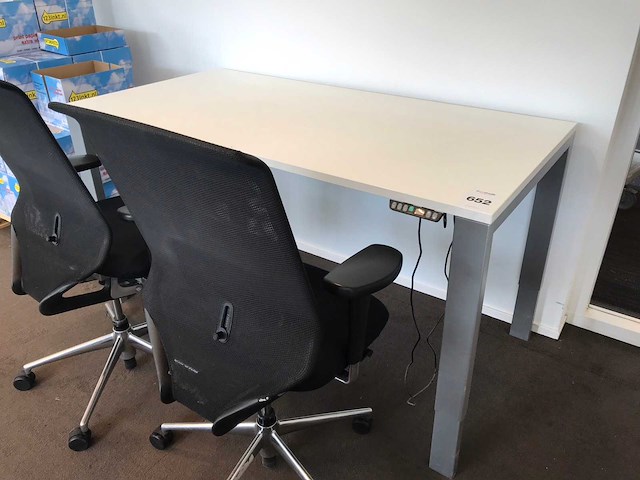 Vitra bureaustoelen met bureau - afbeelding 2 van  5