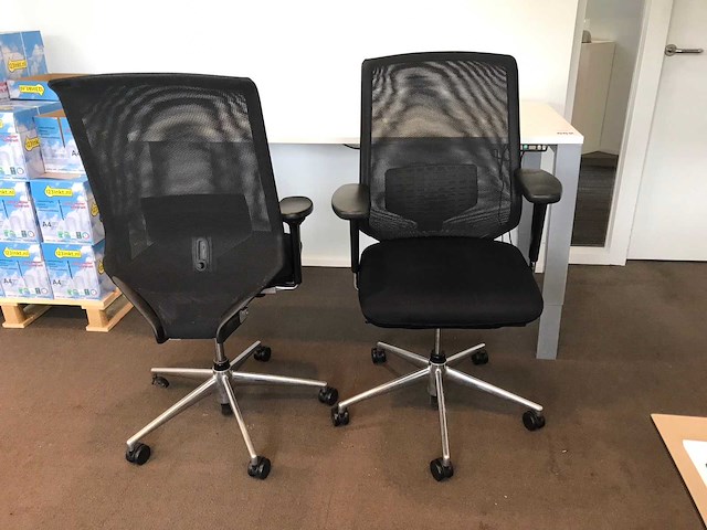 Vitra bureaustoelen met bureau - afbeelding 3 van  5
