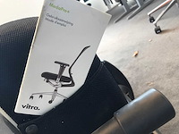 Vitra bureaustoelen met bureau - afbeelding 4 van  5