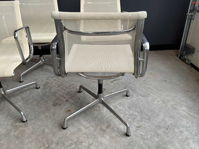 Vitra ea 108 stoel (4x) - afbeelding 3 van  8
