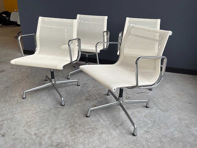 Vitra ea 108 stoel (4x) - afbeelding 1 van  8