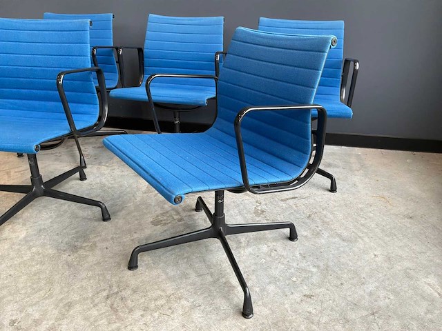 Vitra ea 108 stoel (5x) - afbeelding 1 van  8