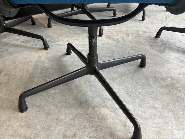 Vitra ea 108 stoel (5x) - afbeelding 4 van  8