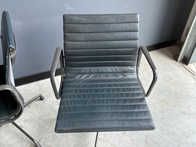 Vitra ea 108 vergaderstoel (2x) - afbeelding 4 van  7