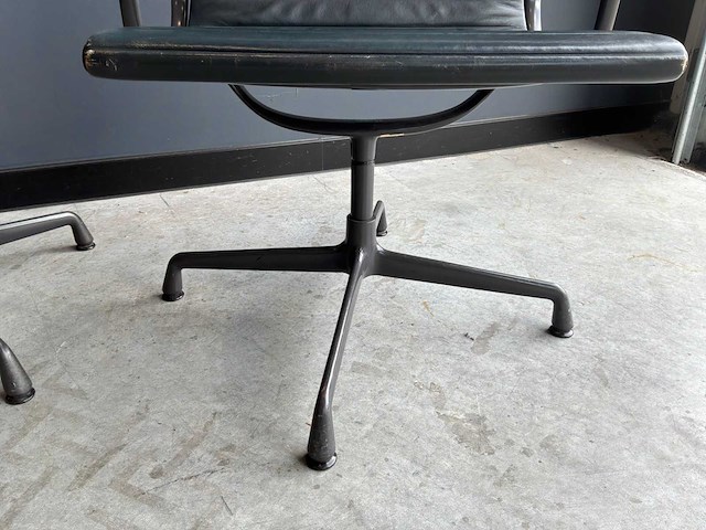 Vitra ea 108 vergaderstoel (2x) - afbeelding 5 van  7