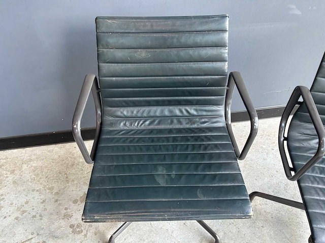 Vitra ea 108 vergaderstoel (2x) - afbeelding 6 van  7