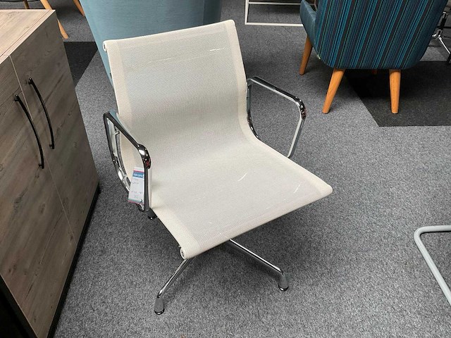 Vitra ea 108 vergaderstoel - afbeelding 2 van  4