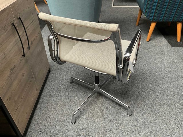 Vitra ea 108 vergaderstoel - afbeelding 3 van  4