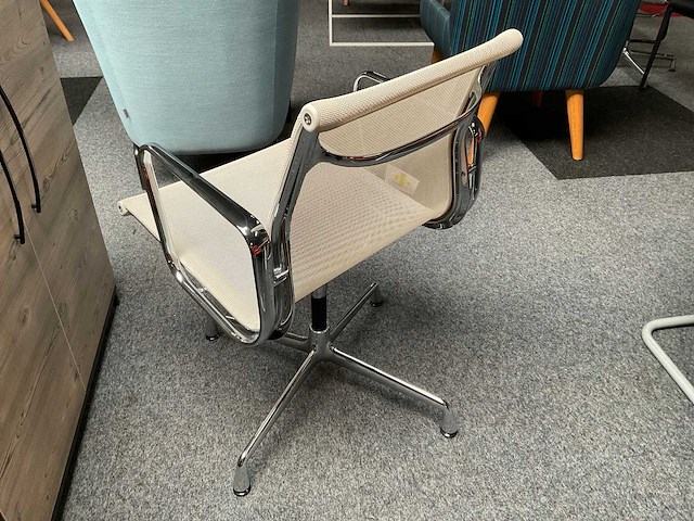 Vitra ea 108 vergaderstoel - afbeelding 4 van  4