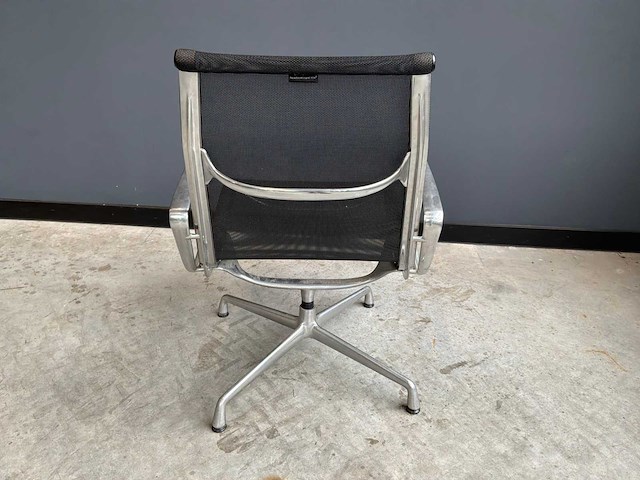 Vitra ea 115 stoel - afbeelding 3 van  5