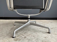 Vitra ea 115 stoel - afbeelding 4 van  5