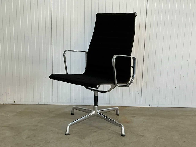 Vitra ea108 hoge rug vergaderstoel - afbeelding 1 van  5