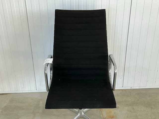 Vitra ea108 hoge rug vergaderstoel - afbeelding 2 van  5