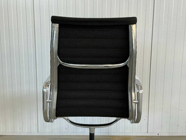 Vitra ea108 hoge rug vergaderstoel - afbeelding 3 van  5