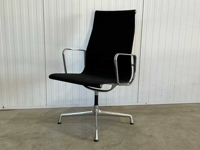 Vitra ea108 hoge rug vergaderstoel - afbeelding 1 van  5