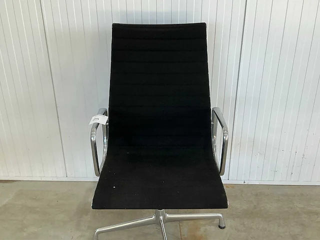 Vitra ea108 hoge rug vergaderstoel - afbeelding 1 van  5