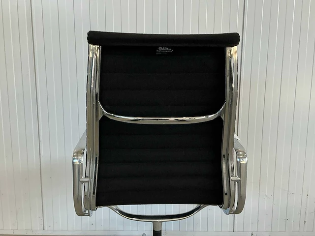 Vitra ea108 hoge rug vergaderstoel - afbeelding 2 van  5
