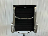 Vitra ea108 hoge rug vergaderstoel - afbeelding 2 van  5