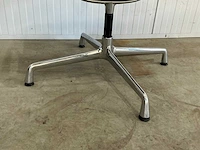 Vitra ea108 hoge rug vergaderstoel - afbeelding 3 van  5