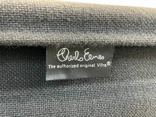 Vitra ea108 hoge rug vergaderstoel - afbeelding 4 van  5