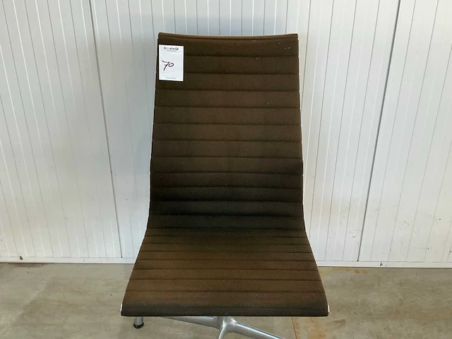 Vitra ea108 hoge rug vergaderstoel - afbeelding 2 van  5