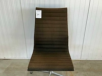 Vitra ea108 hoge rug vergaderstoel - afbeelding 2 van  5