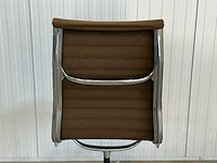 Vitra ea108 hoge rug vergaderstoel - afbeelding 3 van  5