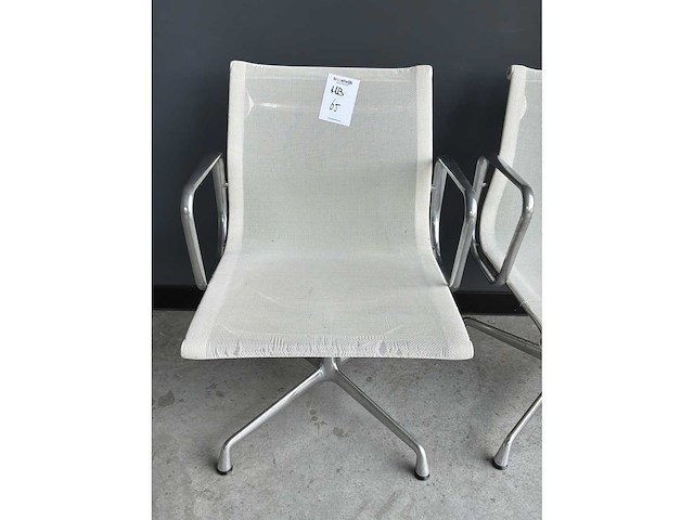 Vitra ea108 netweave vergaderstoel (2x) - afbeelding 3 van  6