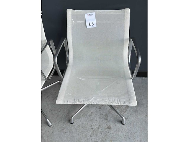 Vitra ea108 netweave vergaderstoel (2x) - afbeelding 4 van  6