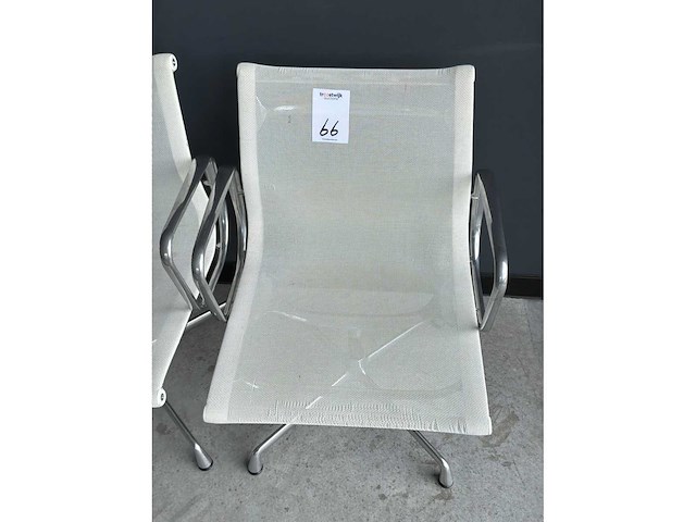 Vitra ea108 netweave vergaderstoel (2x) - afbeelding 4 van  6